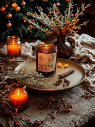 Novinka Sváteční oheň 🌲🔥 Na e-shop jsem nahrála pár kusů této vánoční svíčky ze sojového vosku, se 100% esenciálními oleji...
